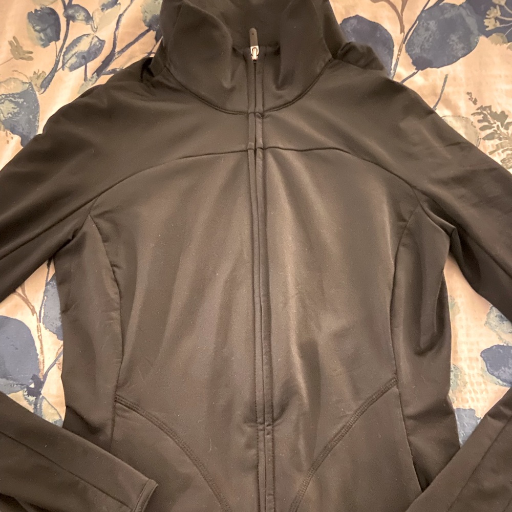 Like New! Sleek, fitted, lightweight Black Gap Zip Up Jacket